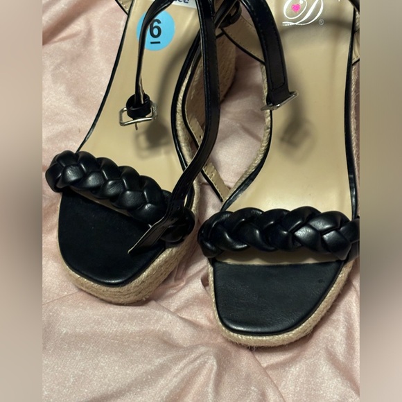 Sz 6 Delicious Strap Braid Wedges new never used - Picture 2 of 5